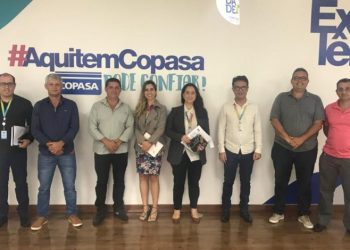 PREFEITO IRAN CORDEIRO, PRESIDENTE DA CÂMARA CUCA E VEREADORES KILMER E COELHO DISCUTEM ENCONTRO DE CONTAS COM A COPASA EM BELO HORIZONTE.