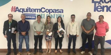 PREFEITO IRAN CORDEIRO, PRESIDENTE DA CÂMARA CUCA E VEREADORES KILMER E COELHO DISCUTEM ENCONTRO DE CONTAS COM A COPASA EM BELO HORIZONTE.