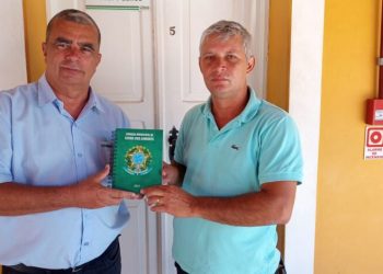 PRESIDENTE DA CÂMARA DE VEREADORES DE SERRA DOS AIMORÉS CUCA CUMPRE AGENDA COM WANDER LISTER DA CEMIG EM TEÓFILO OTONI.