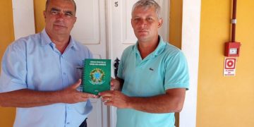 PRESIDENTE DA CÂMARA DE VEREADORES DE SERRA DOS AIMORÉS CUCA CUMPRE AGENDA COM WANDER LISTER DA CEMIG EM TEÓFILO OTONI.