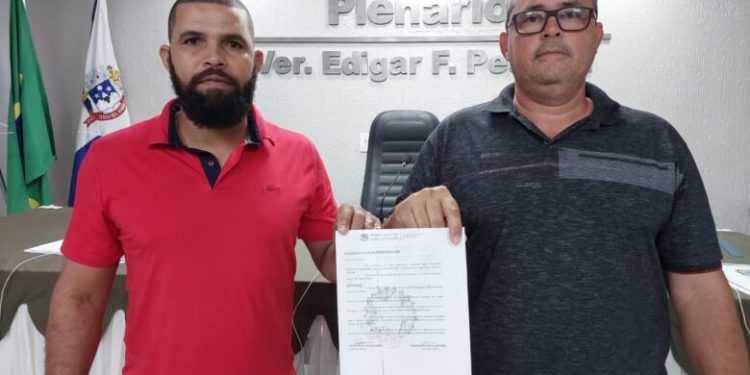 VEREADORES KILMER E PC PROPÕEM CONSTRUÇÃO DE QUADRA SOCIETY NA PRAÇA GILMAR ANTUNES SAÚDE EM SERRA DOS AIMORÉS.