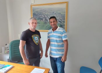 Presidente da Câmara, Cuca, recebe a visita do cantor Lucas, da dupla Lucas e Raylan, no gabinete da Presidência, oportunidade em que falaram da festa Forrozão da Serra.