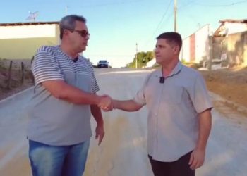 Prefeito Iran Cordeiro inaugura trecho de rua indicada pelo vereador Kilmer.