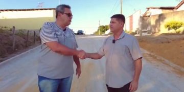 Prefeito Iran Cordeiro inaugura trecho de rua indicada pelo vereador Kilmer.