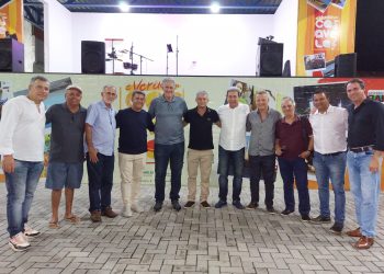 O Prefeito de Serra dos Aimorés Iran Cordeiro e o Presidente da Câmara Cuca  marcaram presença no lançamento da pedra fundamental da reconstrução da Estrada de ferro Bahia-Minas em Caravelas.