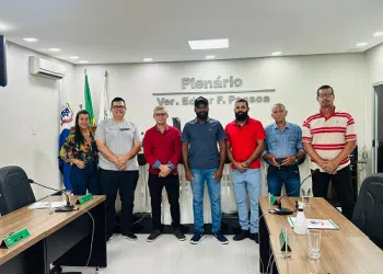 Câmara de vereadores de Serra dos Aimorés recebe a visita do amigo Rogério Damião.
