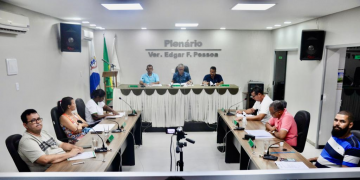 Câmara de vereadores de Serra dos Aimorés vota a prestação de contas dos ex.prefeitos Célio Alves Pinto e Agnaldo Pacheco Cordeiro do exercício 2012.