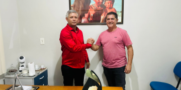 Câmara de Vereadores recebe a visita do Prefeito de Serra dos Aimorés Iran Cordeiro.