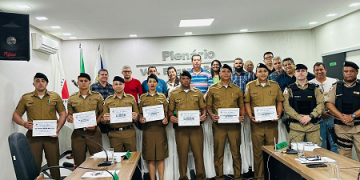 Policiais Militares de Serra dos Aimorés são homenageados pela Câmara de Vereadores.